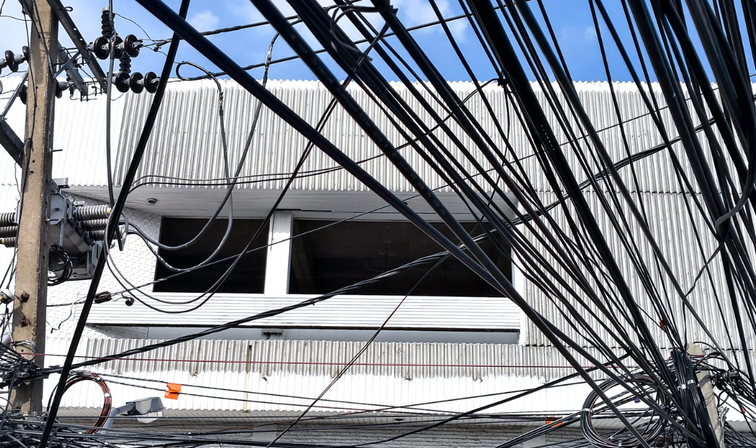 ‘Gatos’ de luz em áreas nobres do Rio possuem controle remoto e sensor anti-fiscalização, diz Light